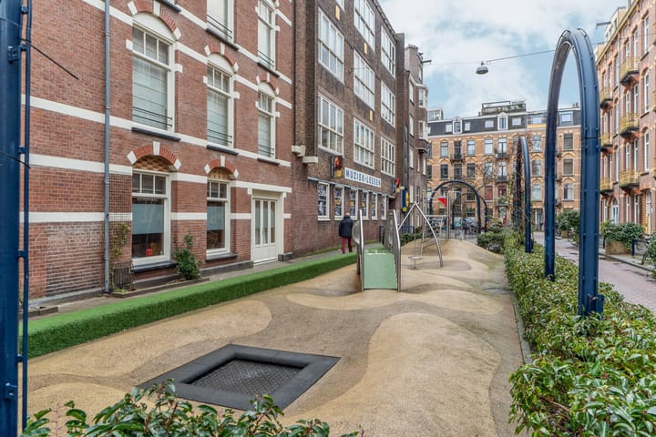 Foto 42 van Eerste Helmersstraat 15-4