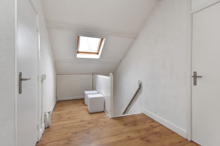 Spacious Double Upper House with 4 Bedrooms in Popular Bomenbuurt — 48