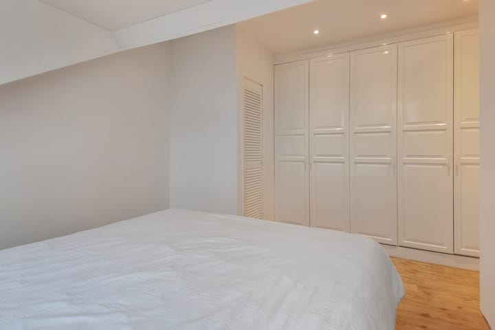 Spacious Double Upper House with 4 Bedrooms in Popular Bomenbuurt — 56