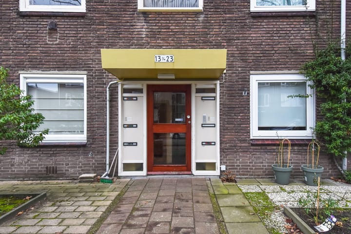 Spacious Double Upper House with 4 Bedrooms in Popular Bomenbuurt — 69