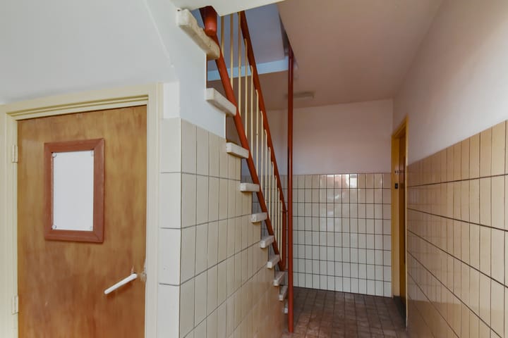 Spacious Double Upper House with 4 Bedrooms in Popular Bomenbuurt — 71