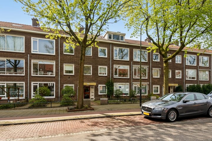 Spacious Double Upper House with 4 Bedrooms in Popular Bomenbuurt — 73