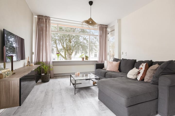 Photo 2 of Multatulistraat 102