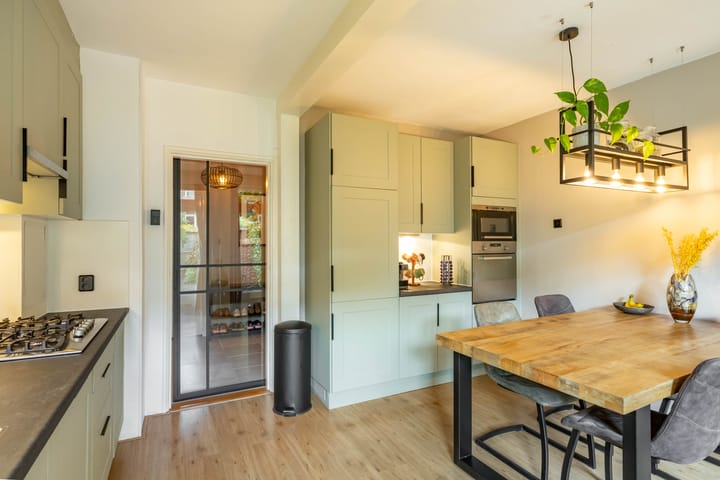 Move-in ready ground floor apartment with lovely backyard and canopy — 18