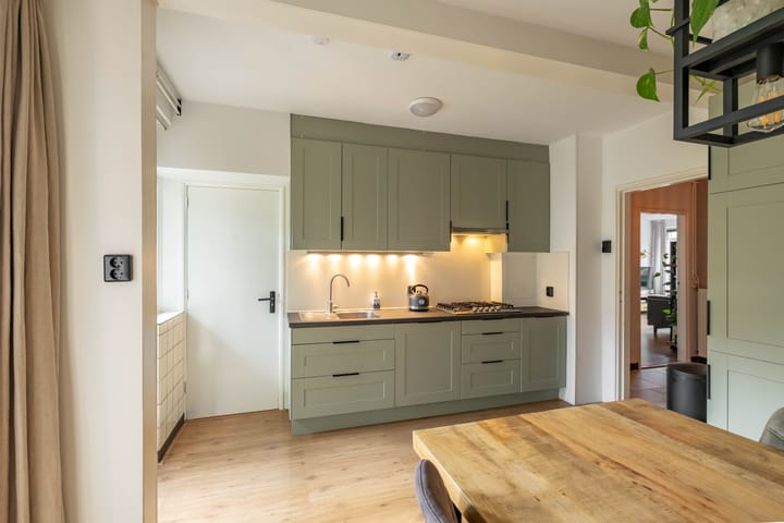 Move-in ready ground floor apartment with lovely backyard and canopy — 20