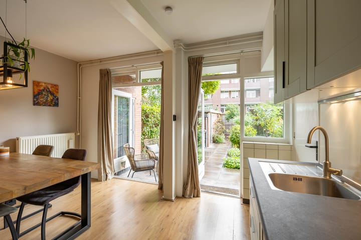 Move-in ready ground floor apartment with lovely backyard and canopy — 24