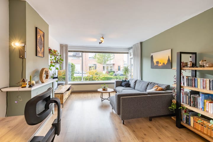 Move-in ready ground floor apartment with lovely backyard and canopy — 30