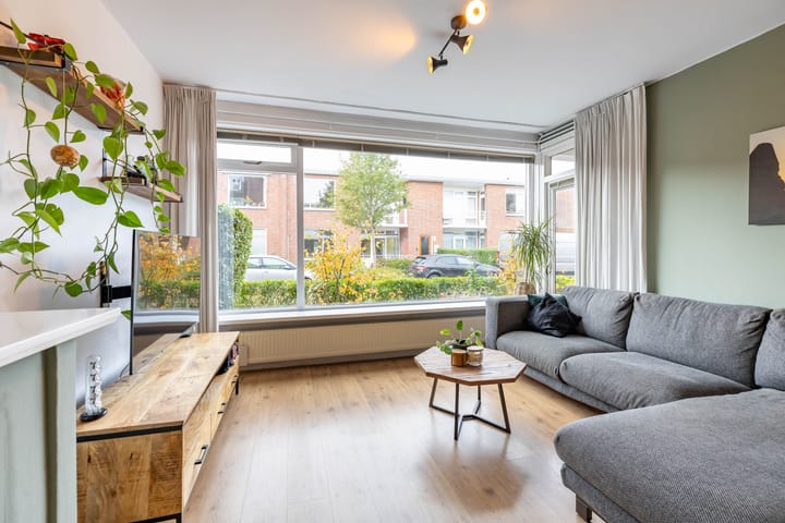 Move-in ready ground floor apartment with lovely backyard and canopy — 32
