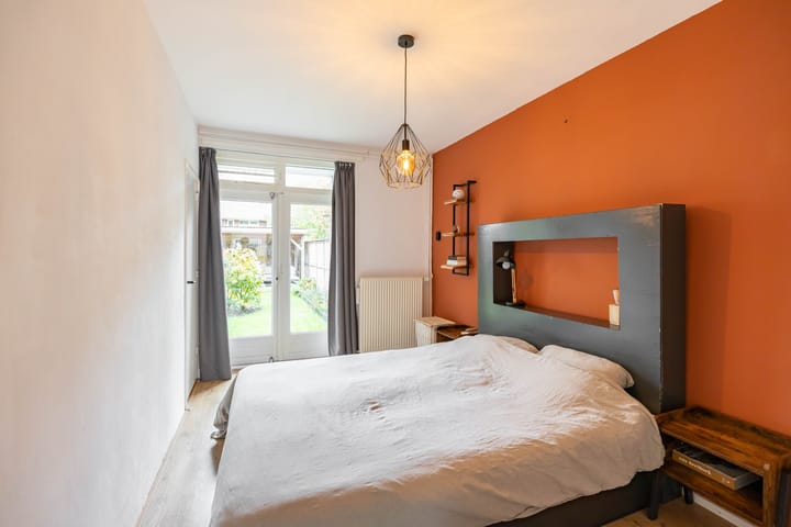 Move-in ready ground floor apartment with lovely backyard and canopy — 40
