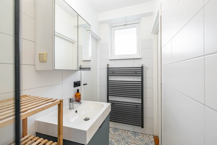 Move-in ready ground floor apartment with lovely backyard and canopy — 48