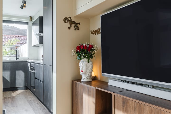 Charming terraced home with sunny southwest garden in Zuilen — 20