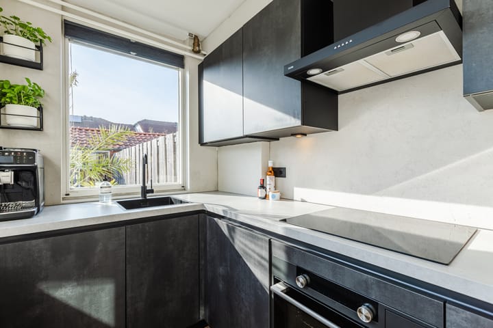 Charming terraced home with sunny southwest garden in Zuilen — 26