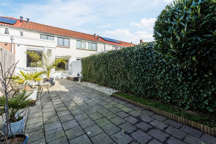 Charming terraced home with sunny southwest garden in Zuilen — 40