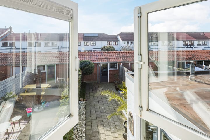 Charming terraced home with sunny southwest garden in Zuilen — 68