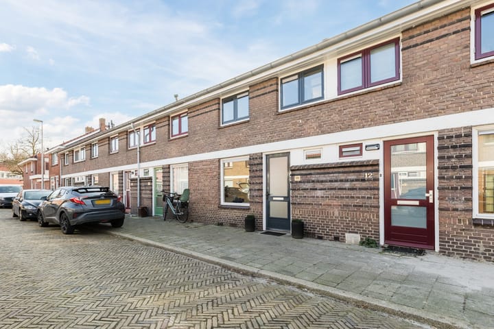 Charming terraced home with sunny southwest garden in Zuilen — 90