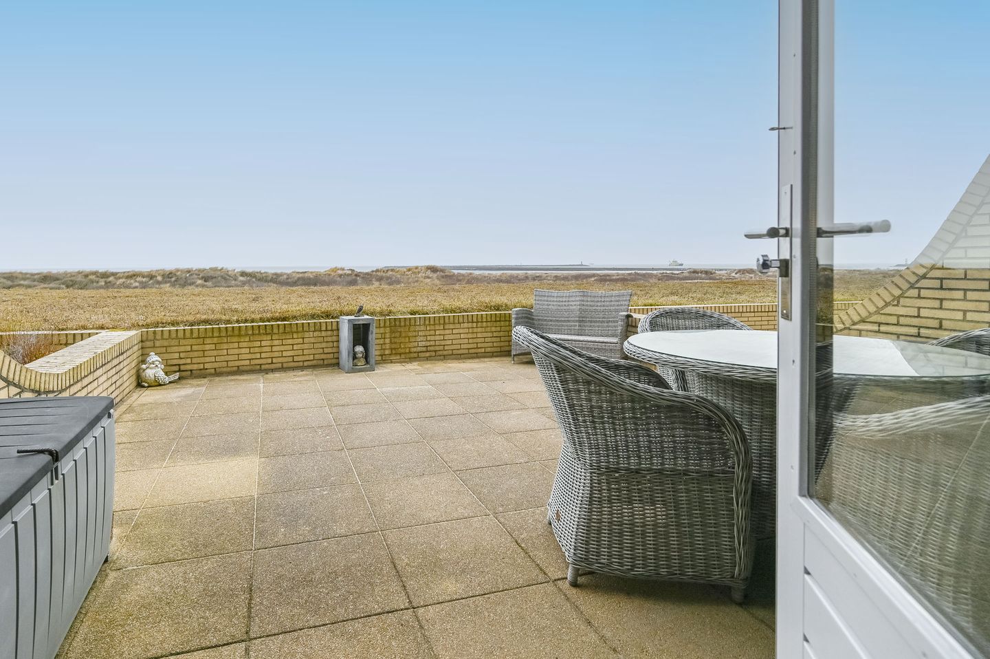Luxury Beachfront Apartment with Panoramic North Sea Views in Seaport Beach Resort — 36
