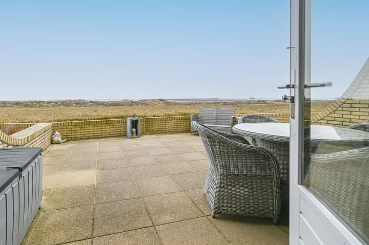 Luxury Beachfront Apartment with Panoramic North Sea Views in Seaport Beach Resort — 35