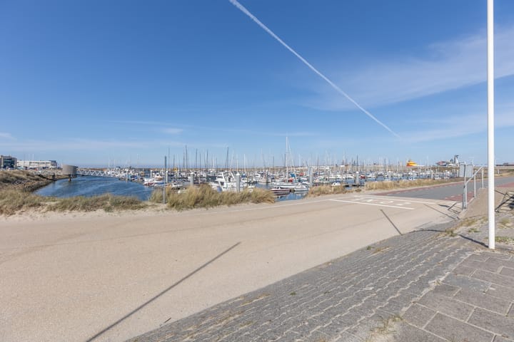 Luxury Beachfront Apartment with Panoramic North Sea Views in Seaport Beach Resort — 64