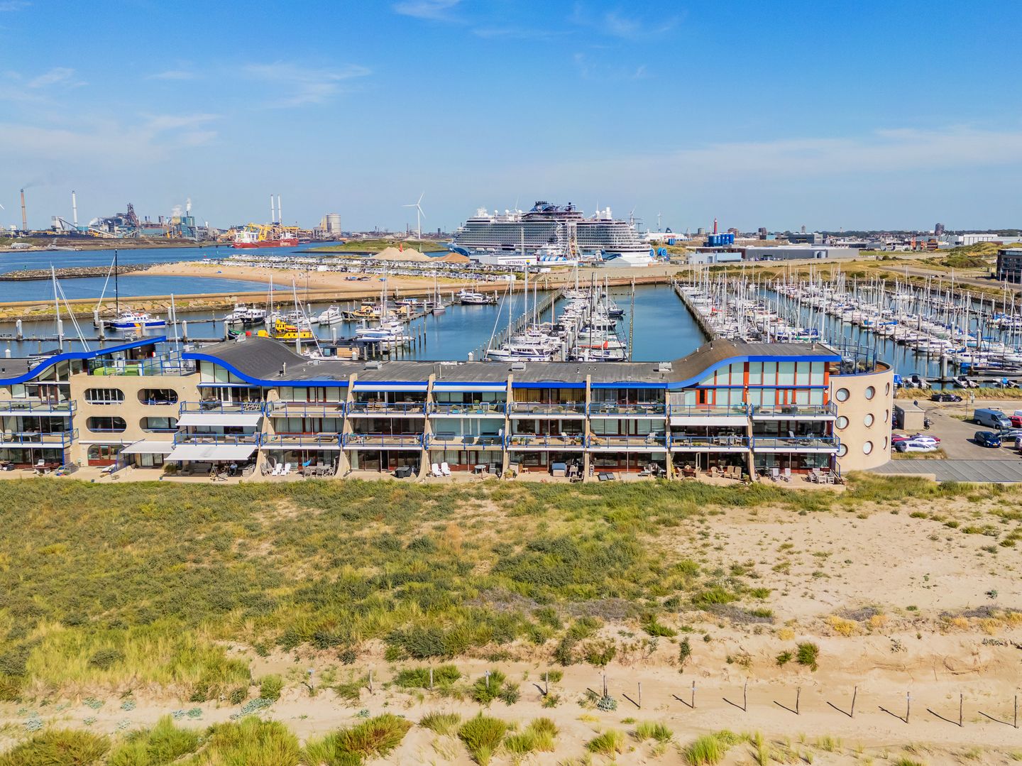Luxury Beachfront Apartment with Panoramic North Sea Views in Seaport Beach Resort — 74