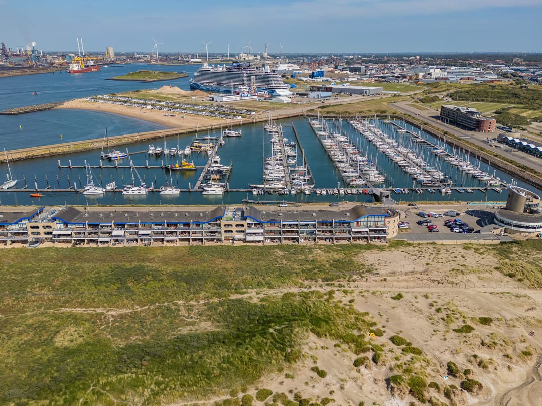 Luxury Beachfront Apartment with Panoramic North Sea Views in Seaport Beach Resort — 76