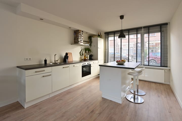 Atmospheric 1920s terraced home near Hilversum center with sunny garden — 13