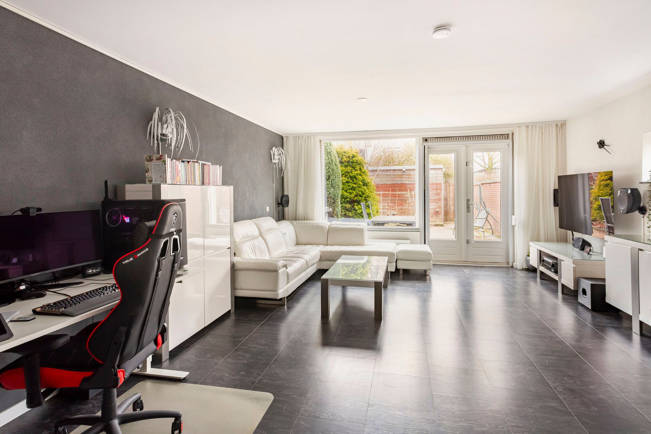 Foto 3 van Annie M.G. Schmidthof 15