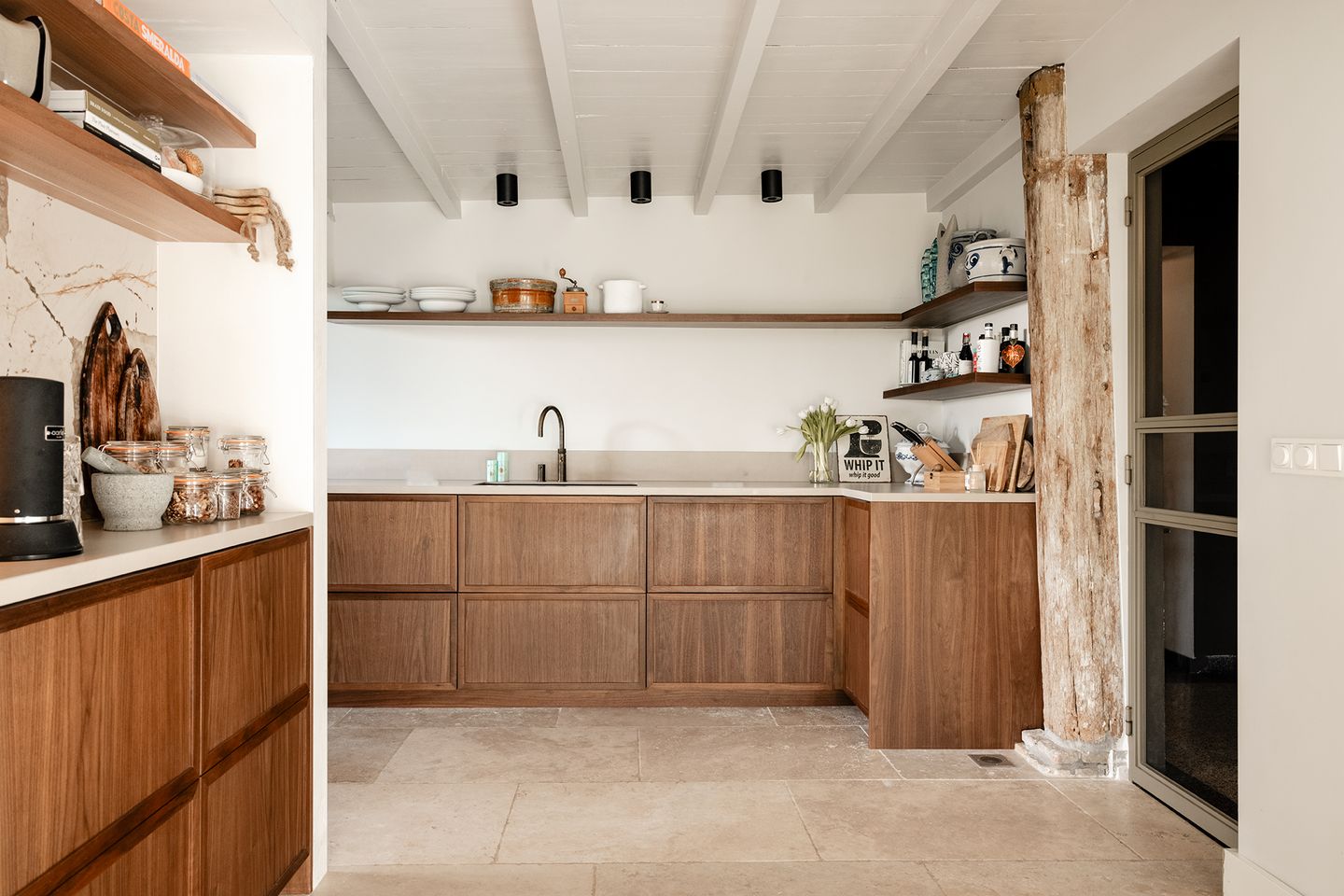 Historic Thatched Farmstead with Guest Suites and 1.6 Hectares of Land — 14