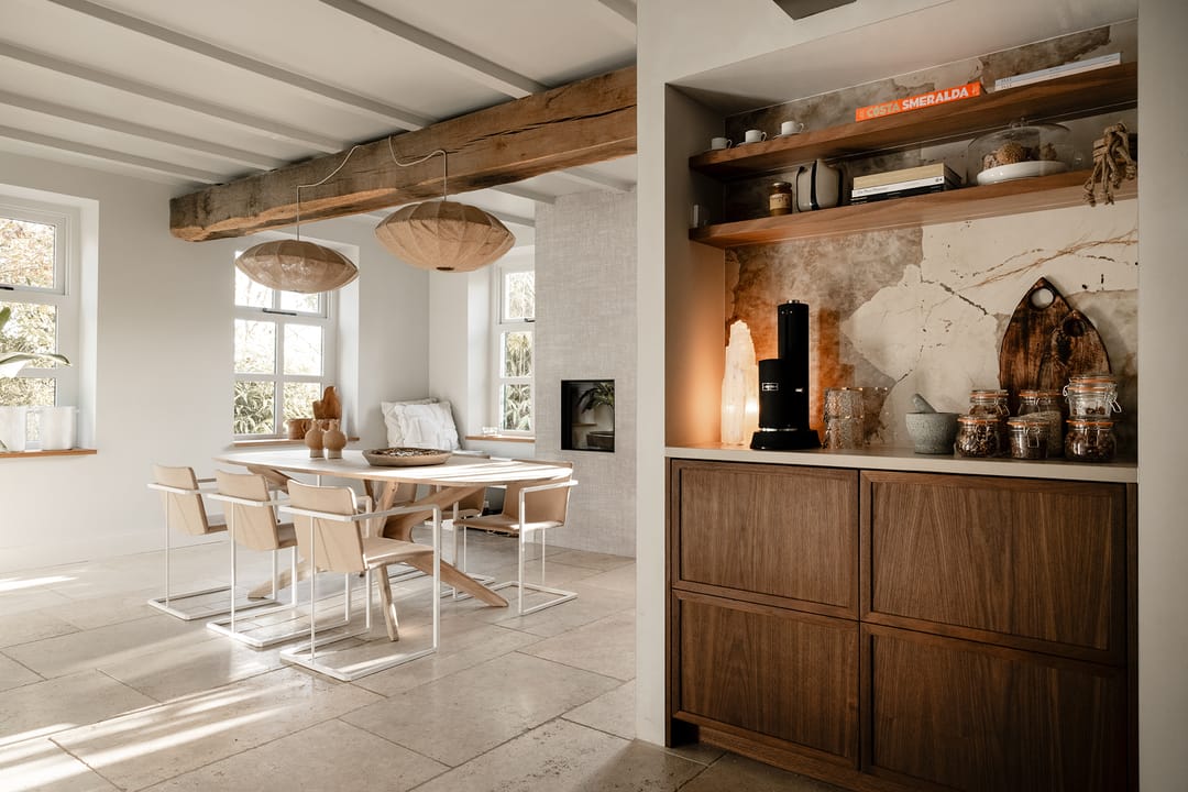 Historic Thatched Farmstead with Guest Suites and 1.6 Hectares of Land — 17