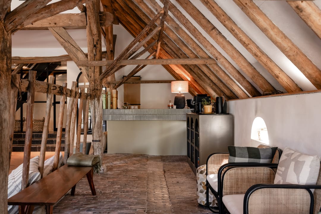 Historic Thatched Farmstead with Guest Suites and 1.6 Hectares of Land — 26