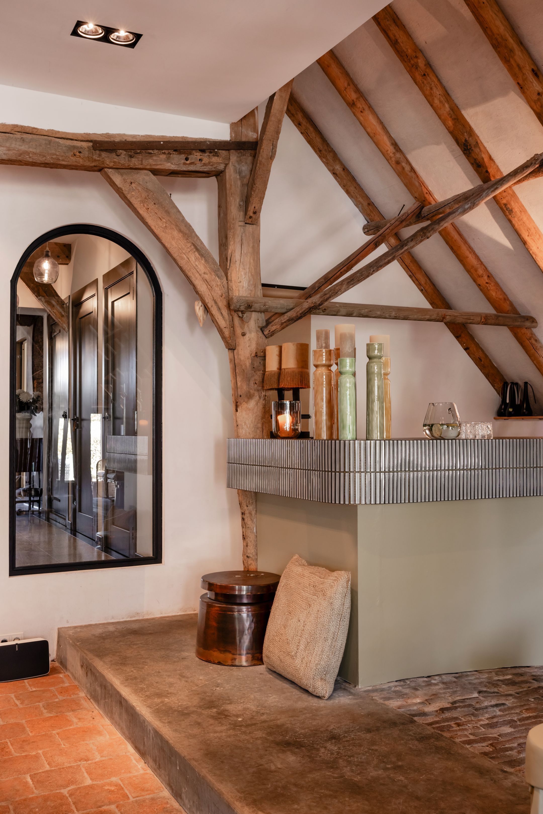 Historic Thatched Farmstead with Guest Suites and 1.6 Hectares of Land — 27