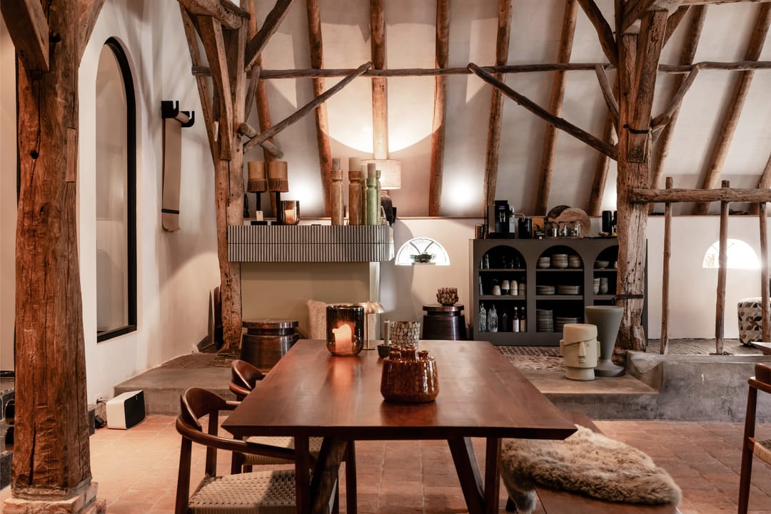 Historic Thatched Farmstead with Guest Suites and 1.6 Hectares of Land — 28