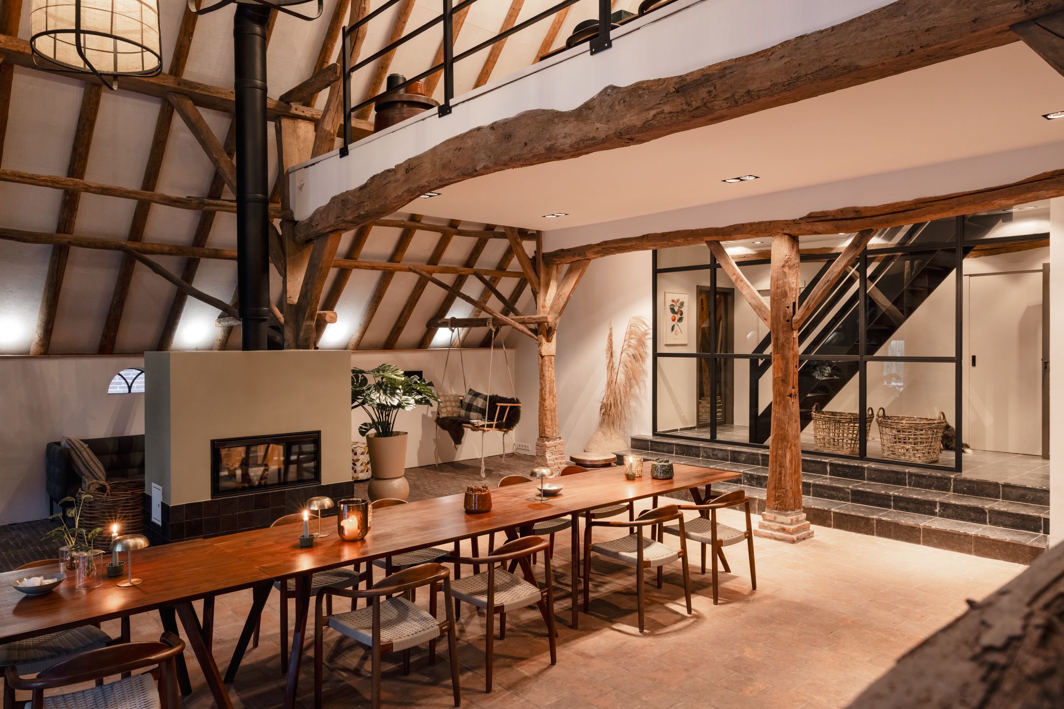 Historic Thatched Farmstead with Guest Suites and 1.6 Hectares of Land — 30