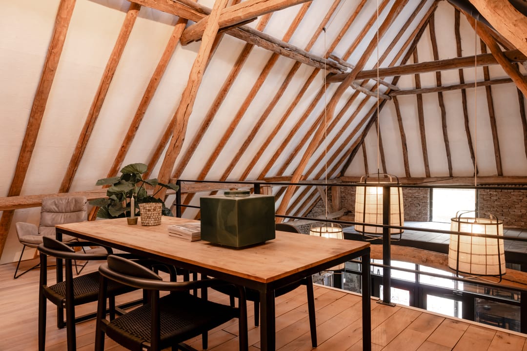 Historic Thatched Farmstead with Guest Suites and 1.6 Hectares of Land — 32