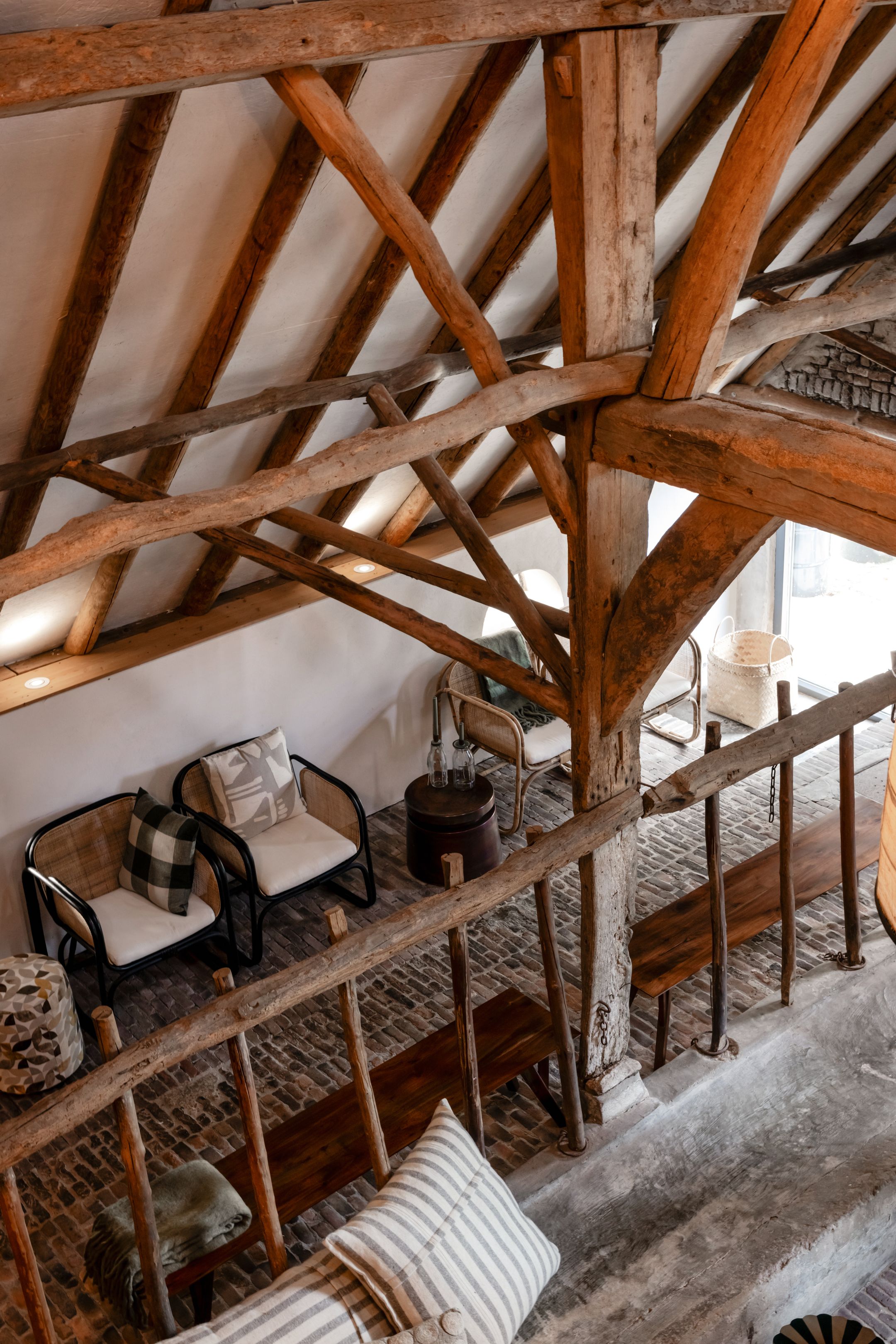 Historic Thatched Farmstead with Guest Suites and 1.6 Hectares of Land — 33