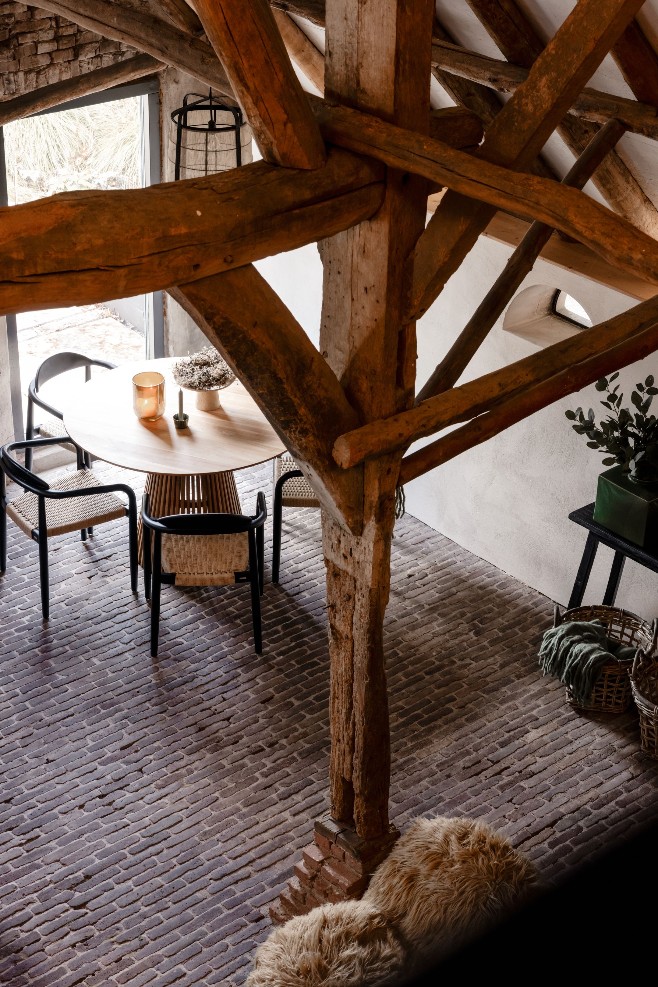 Historic Thatched Farmstead with Guest Suites and 1.6 Hectares of Land — 36