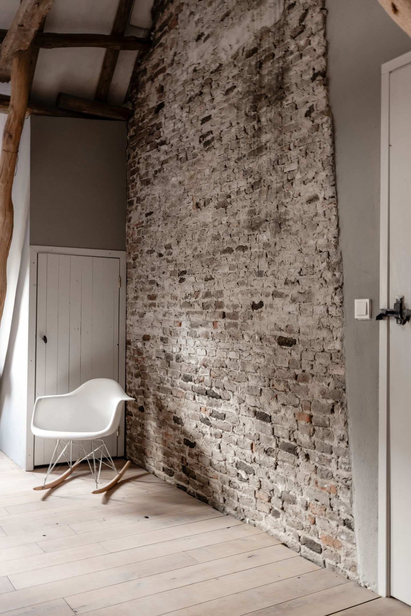 Historic Thatched Farmstead with Guest Suites and 1.6 Hectares of Land — 40