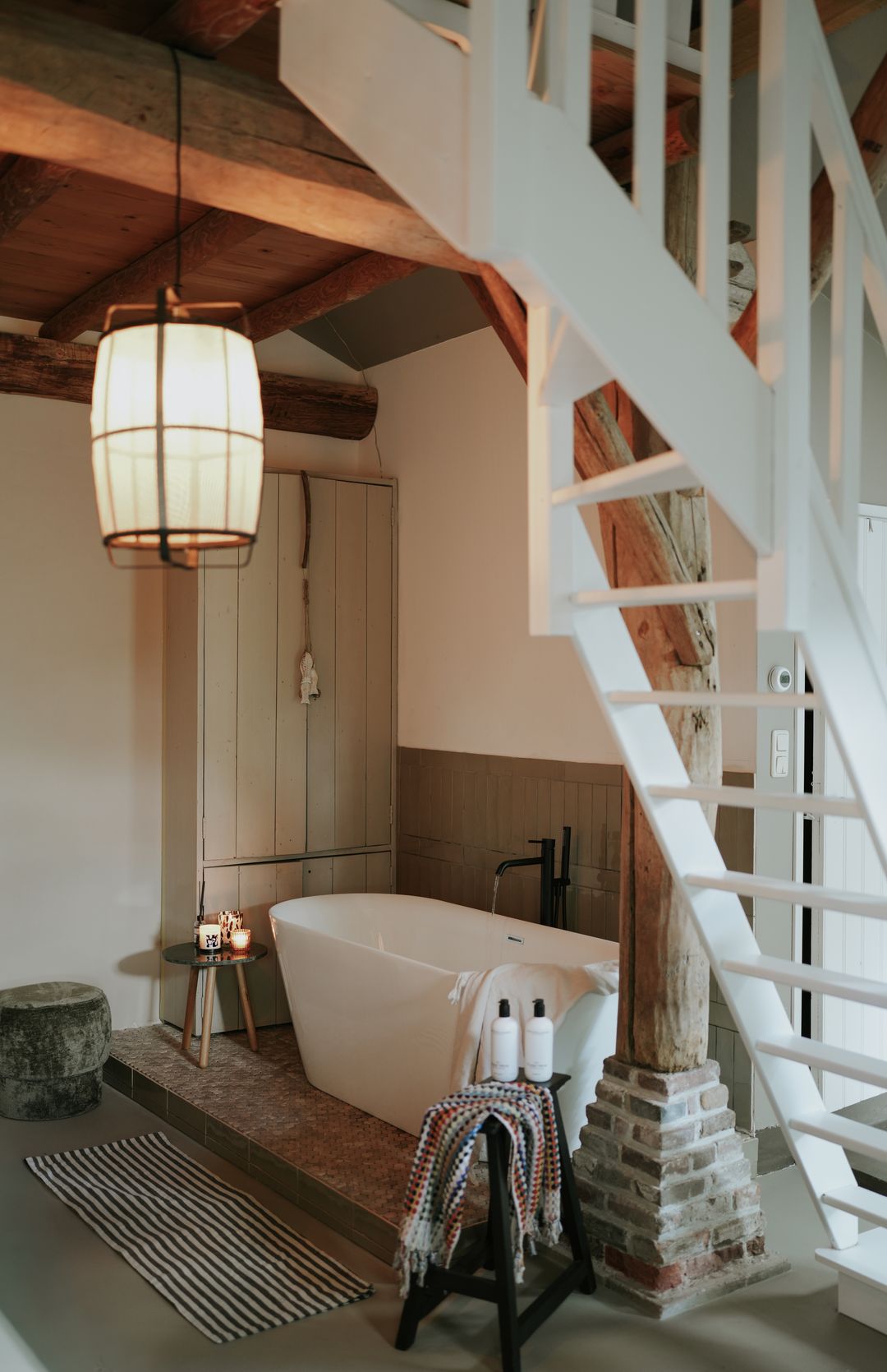 Historic Thatched Farmstead with Guest Suites and 1.6 Hectares of Land — 41
