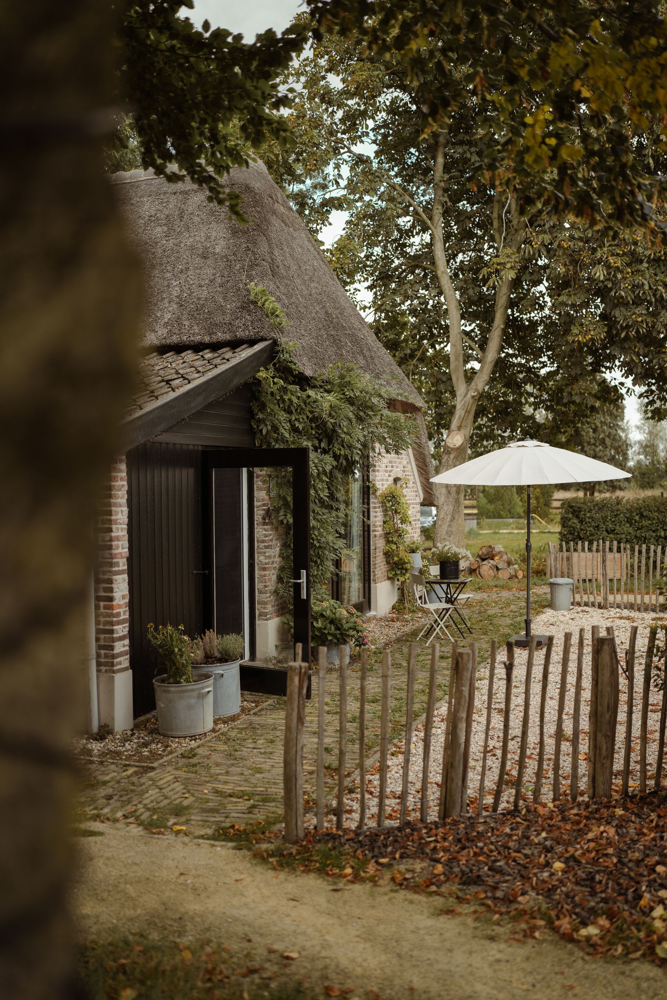 Historic Thatched Farmstead with Guest Suites and 1.6 Hectares of Land — 48