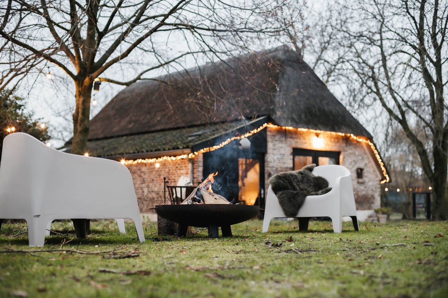 Historic Thatched Farmstead with Guest Suites and 1.6 Hectares of Land — 49