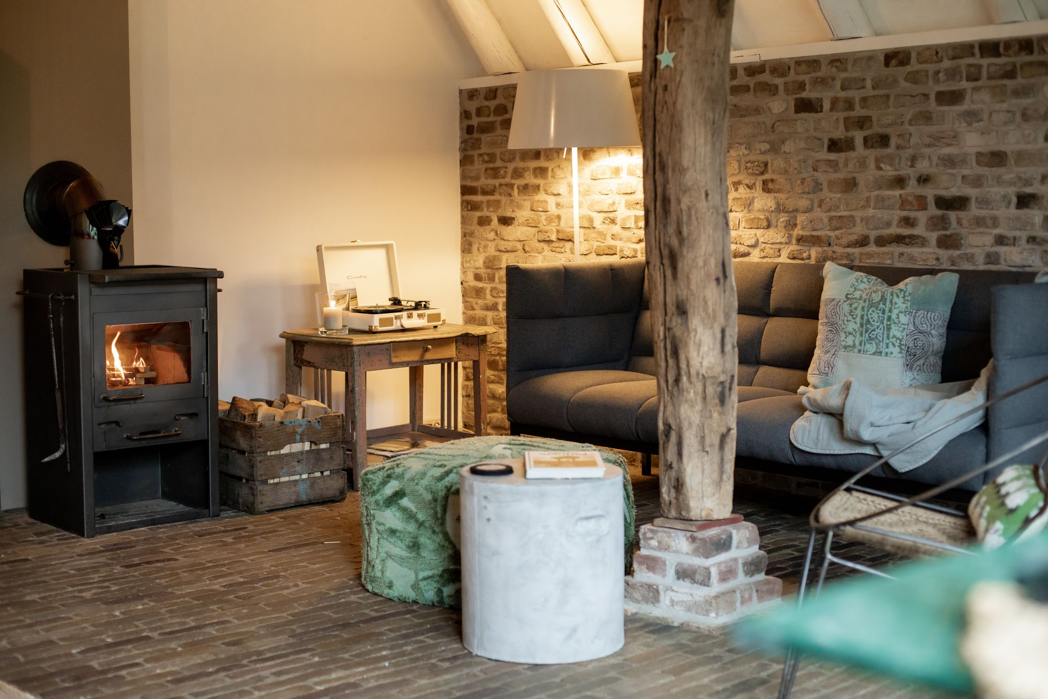 Historic Thatched Farmstead with Guest Suites and 1.6 Hectares of Land — 51
