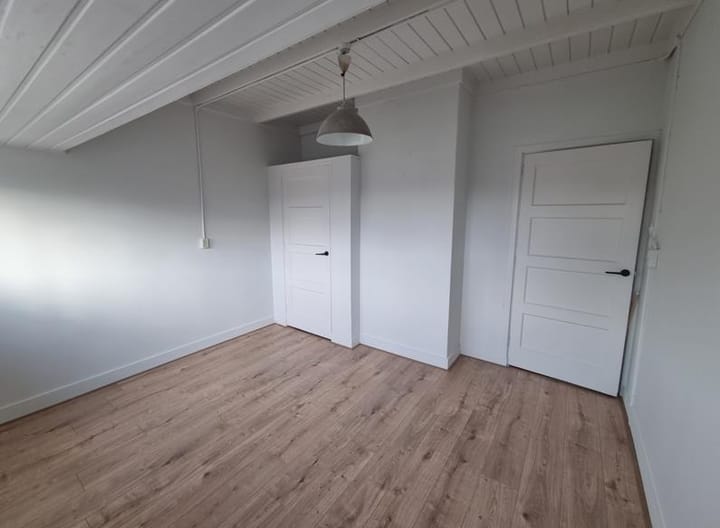 Photo 2 of Diepenbrockstraat 42