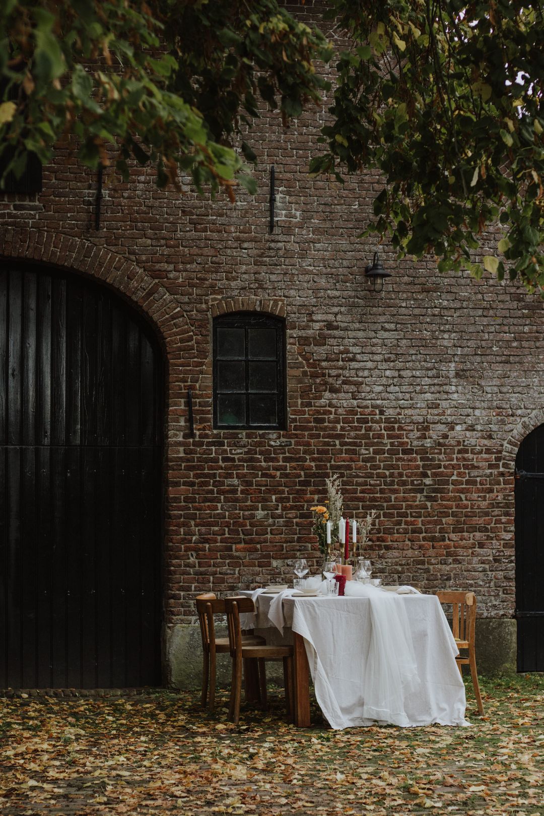 Historic Thatched Farmstead with Guest Suites and 1.6 Hectares of Land — 56