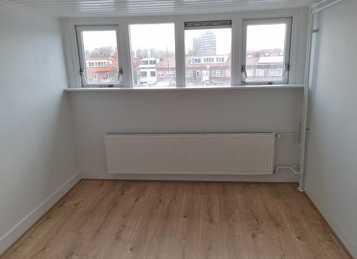 Photo 3 of Diepenbrockstraat 42