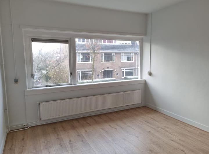 Photo 4 of Diepenbrockstraat 42