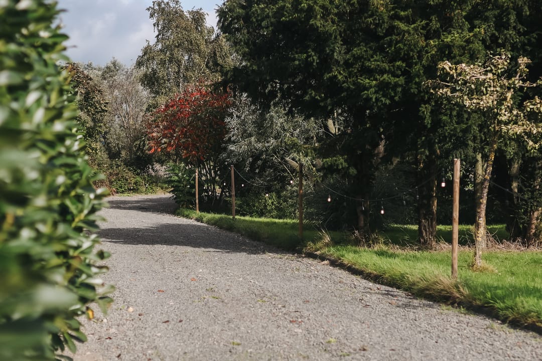 Historic Thatched Farmstead with Guest Suites and 1.6 Hectares of Land — 62