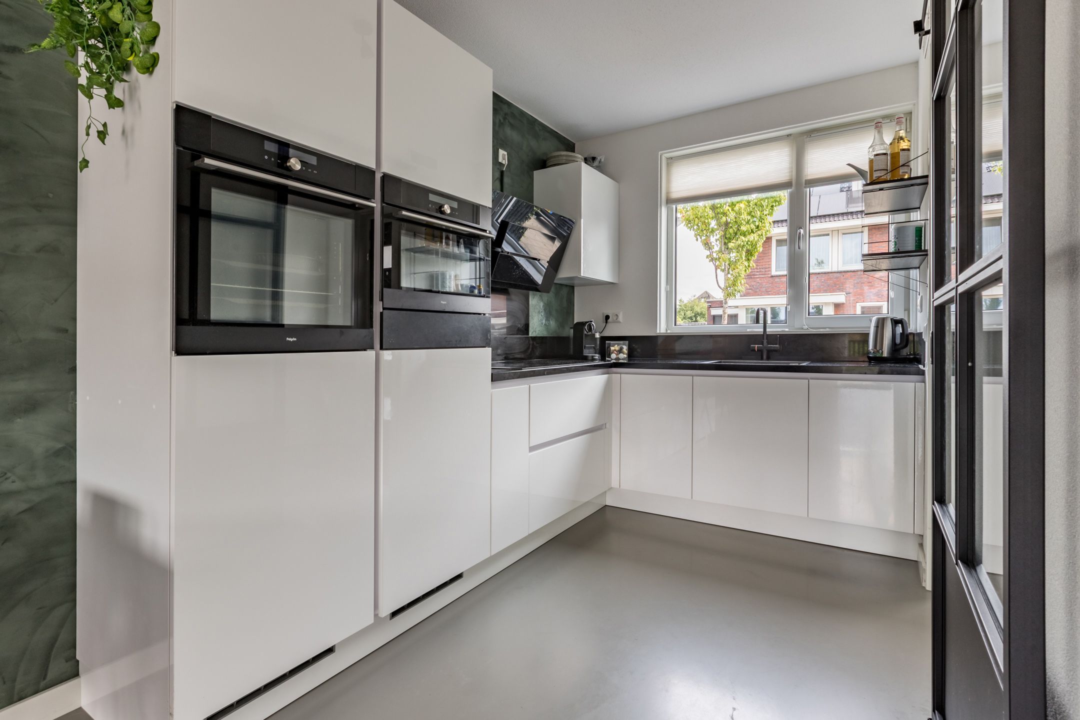 Foto 3 van Purperreiger 37