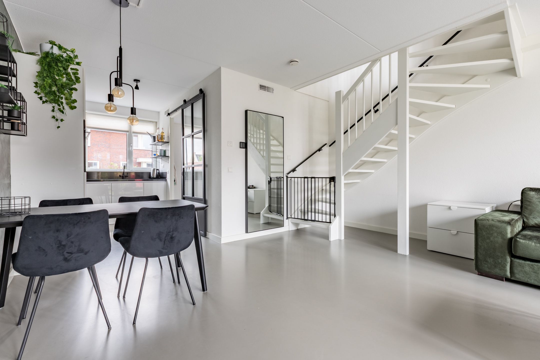 Foto 6 van Purperreiger 37