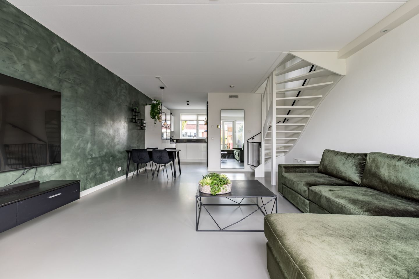 Foto 10 van Purperreiger 37