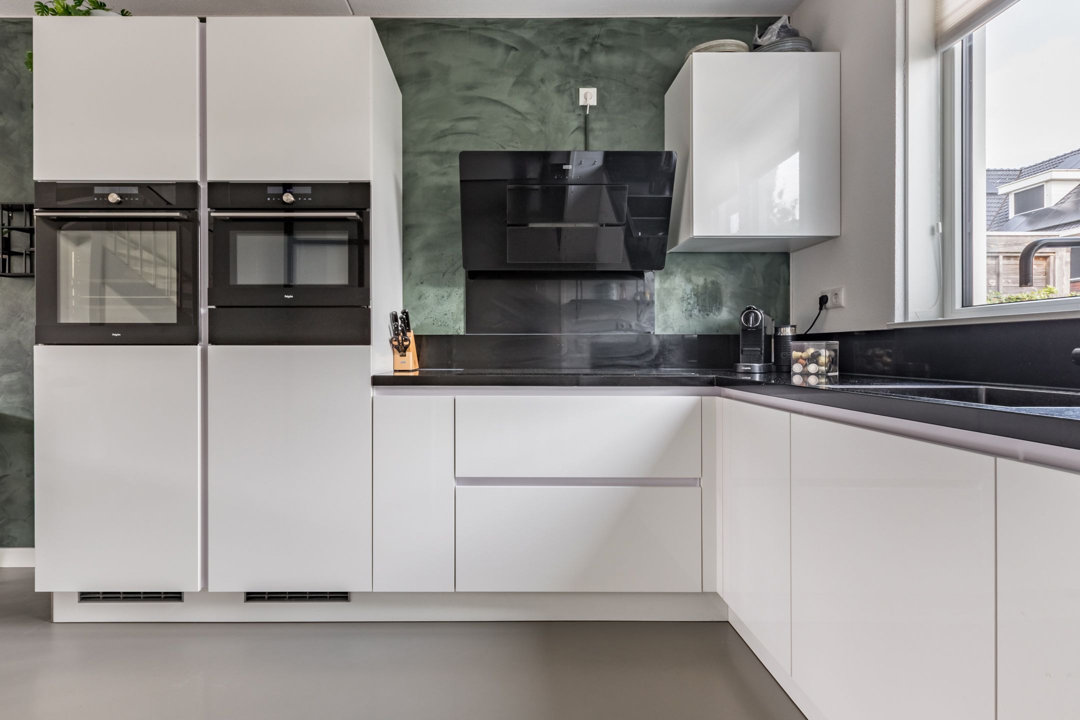 Foto 12 van Purperreiger 37