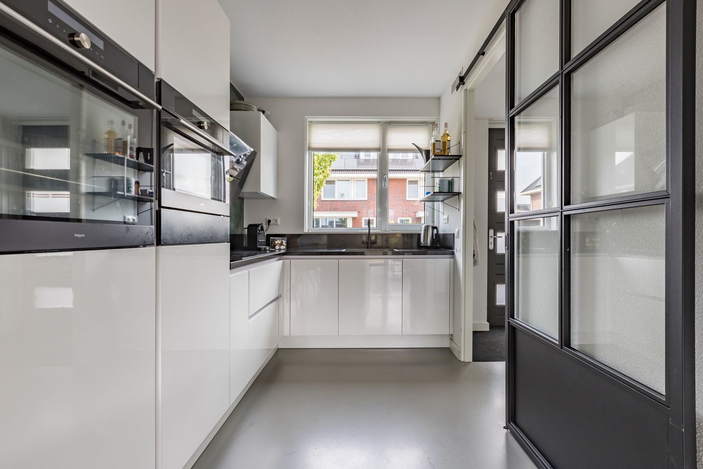 Foto 14 van Purperreiger 37